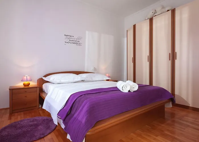 R Apartment Makarska