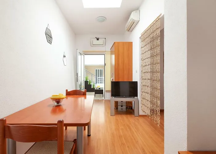 R Apartment Makarska