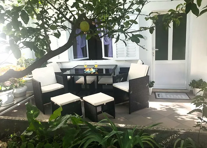 R Apartment Makarska