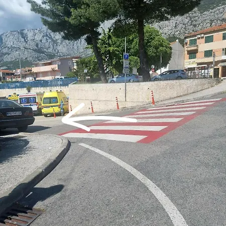 アパート R マカルスカ