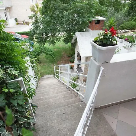 R Lägenhet Makarska