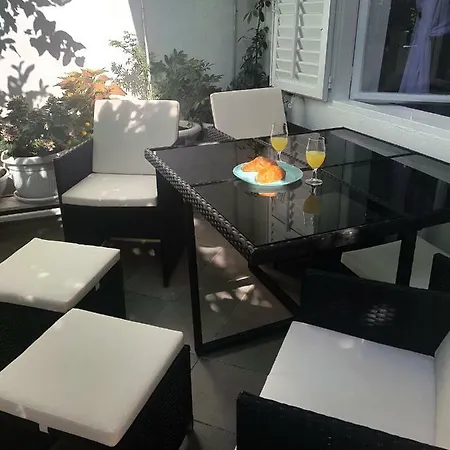 R Lägenhet Makarska