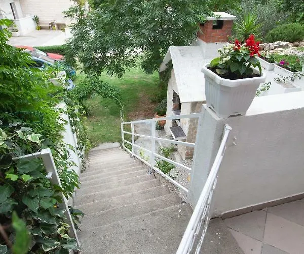 R Apartment Makarska