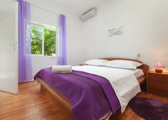 R Apartment Makarska