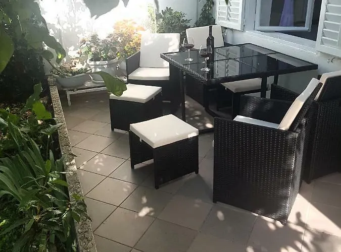 R Apartment Makarska